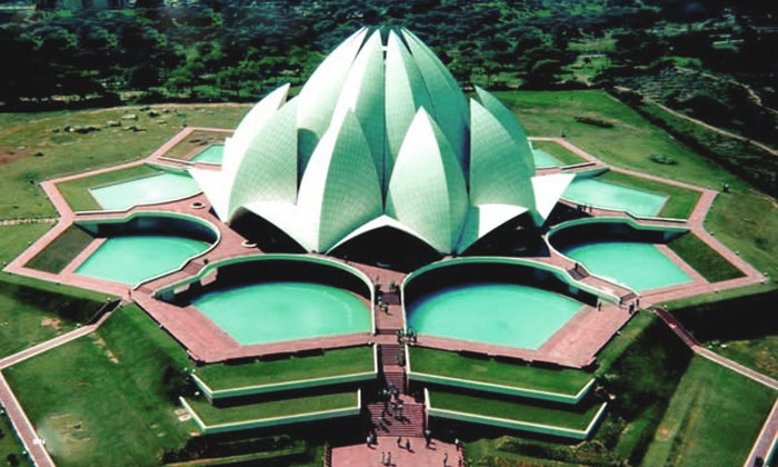 lotus temple gedung dengan desain bunga lotus